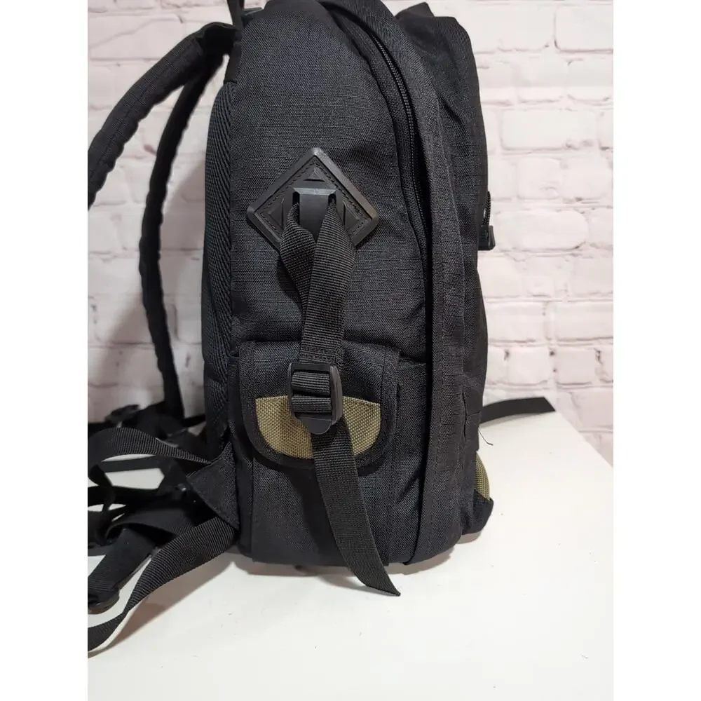 Canon DLSR 200 EF Deluxe Photo Backpack Straps Padded Dividers Black Green
